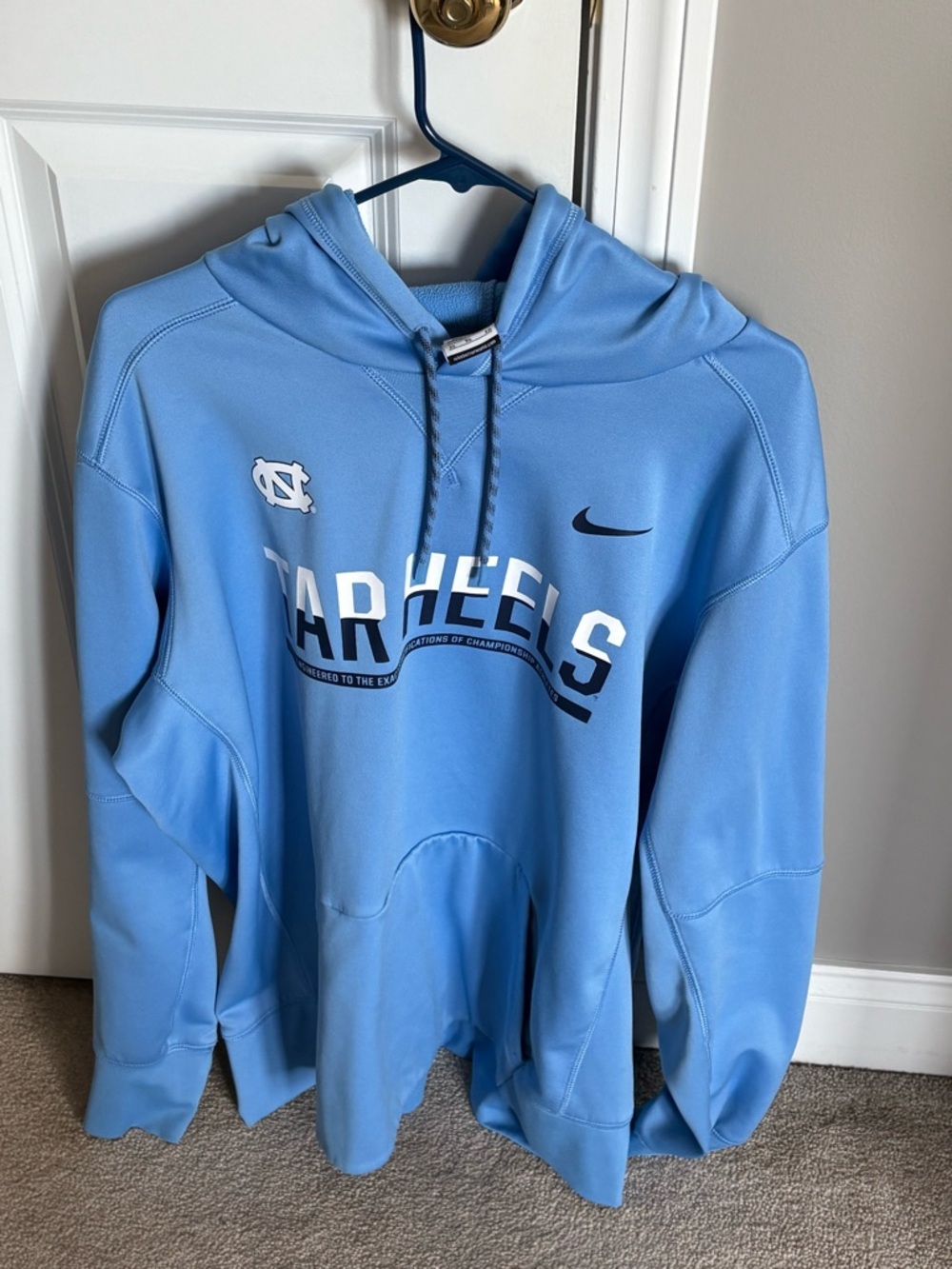 Nike Men's Light Blue North Carolina Tar Heels Therma-Fit Hoodie
